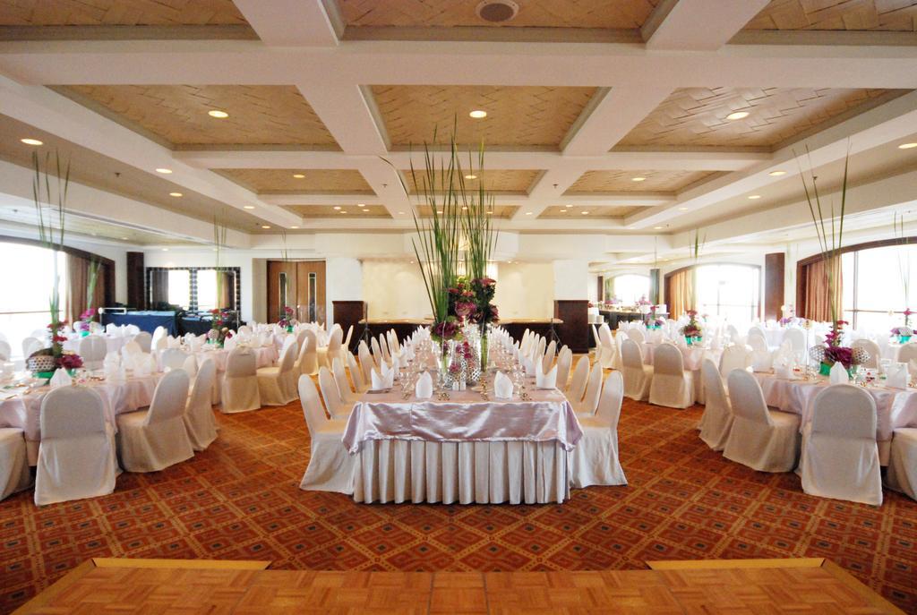 Intercontinental Manila Hotel Makati City ภายนอก รูปภาพ